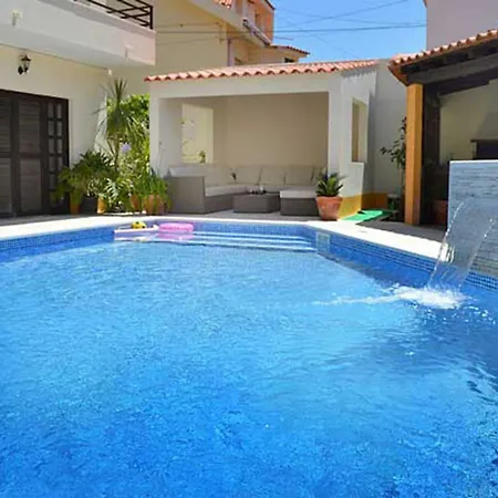 Villa Sleeps22-garden-hottub-pool-barbecue-jacuzzi