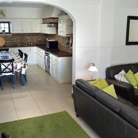 Villa Sleeps22-garden-hottub-pool-barbecue-jacuzzi