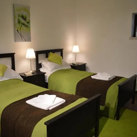Villa Sleeps22-garden-hottub-pool-barbecue-jacuzzi